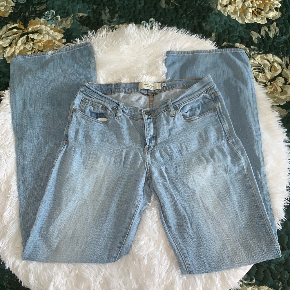 5/25$ Abercrombie and Fitch Madison light Jeans